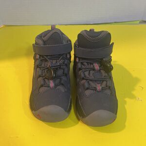 youth keen hiking shoes size 8